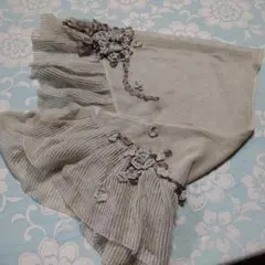 フリル付き花柄刺繍ストール グレー