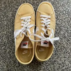 Nike イエロー スニーカー