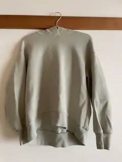 GUフード付きグリーン系パーカー