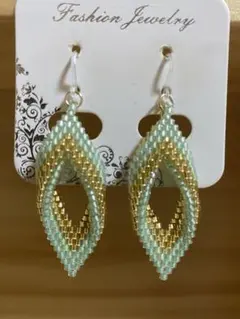 No628 デリカ ピアス ゴールド エメラルドグリーン 菱形　ひし形