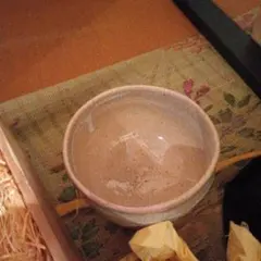 淡いピンク色の茶碗