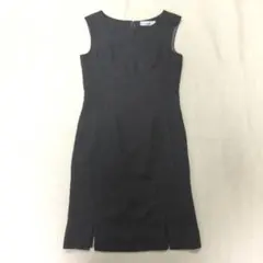 marie claire グレーノースリーブひざ丈ワンピースのサムネイル