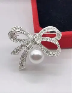 リボン型パール付きブローチ