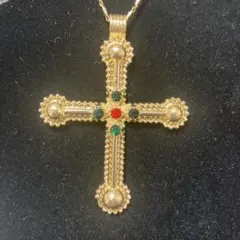 金色の十字架ネックレス