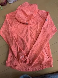 ウィンドブレーカー フード付き オレンジ系　サイズSM アンダーアーマー