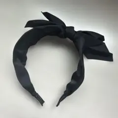 美品　黒リボン　カチューシャ