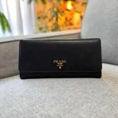 PRADA プラダ サフィアーノレザー メタルロゴ ダブルホック 長財布