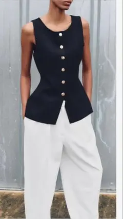 ZARA ダーツ入りペプラムノースリーブトップス ネイビー - メルカリ