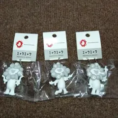 【cinamon様専用】ミャクミャクPVCキーホルダー ホワイト3個 ABC