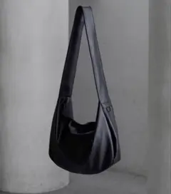 【CALLNE】テックハーフムーンショルダーバッグ ブラック レザー