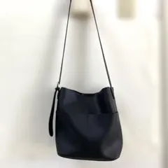 GUSSIOスクエア型 ショルダーバッグ