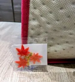 ペンダントトップ 紅葉モチーフ チャーム 3連 ゴールドカラー キーホルダー
