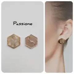 【一点物】‪ベージュ柄ニュアンス×サンド 六角アシメ ピアス/イヤリング