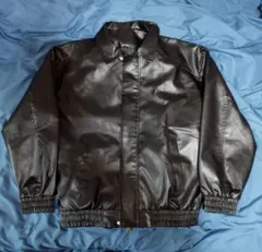 黒 合成皮革 ジャケット 短丈 トレンド