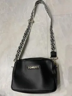 TOMMY ブラック ショルダーバッグ
