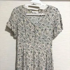 フーズフーチコ　花柄　ワンピースのサムネイル