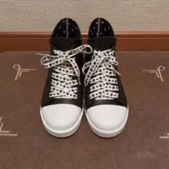 黒いハイカットレインシューズ 星柄靴ひも