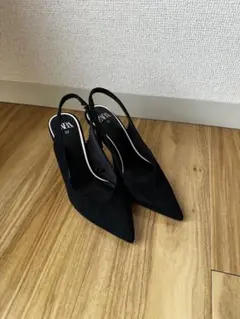 ZARA ポインテッドトゥパンプスのサムネイル