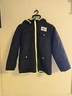 フード付き黒中綿ジャケット