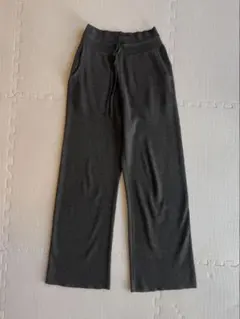 ユニクロ　ダークグレー ワイドパンツ ストレッチ素材　M