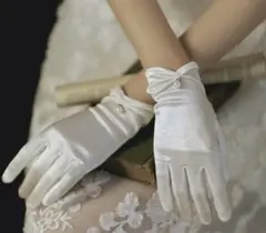 ウェディンググローブ　ショート丈　手袋　オフホワイト　結婚式　ブライダル　パール