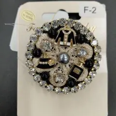 モチーフブローチ 衣服・宝石デザイン