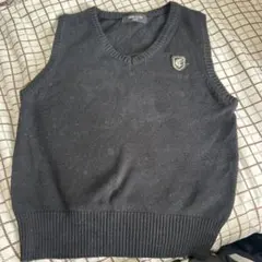 COMME CA ISM 黒 Vネックベスト 120A