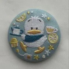 サンリオ刺繍缶バッチ　あひるのぺっクル
