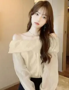 レイヤーフリル　ネックレスラインブラウス