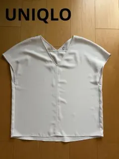 UNIQLO＊VネックカットソーS