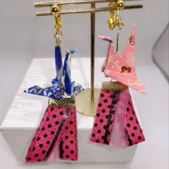 折り紙鶴とドット生地のイヤリング　青とピンクの鶴