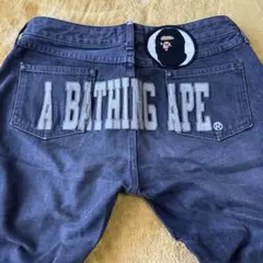 A BATHING APE デニムパンツ ブラック バックロゴ レディースのサムネイル