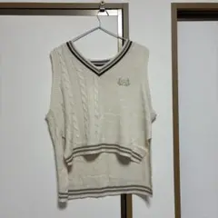 アイボリー ケーブルニット Vネックベスト