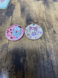 サンリオ　刺繍缶バッジ　ハンギョドン　クロミ