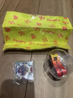 新品未開封】B'z LIVE GYM ガチャ北海道限定カセットチャームとシール