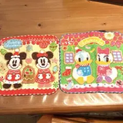 ディズニーランド　タオルハンカチ２枚セット　クリスマス柄