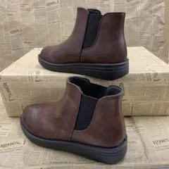 新品★女裝★22.5cm★防潑水 寬楦側鬆緊短靴 9782 深棕色