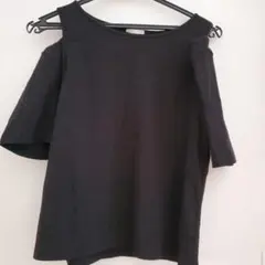 オフショルダー黒リブ編み半袖Tシャツ　GU