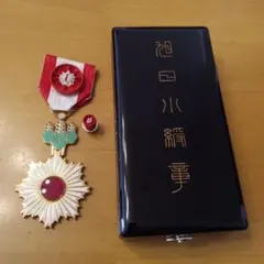 勲四等旭日小綬章 叙勲記念 漆器文箱 2026年最新】勲四等旭日小綬章の人気アイテム - メルカリ