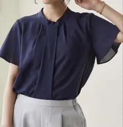 【美品】RANAN 機能付タックデザインブラウス ネイビーのサムネイル