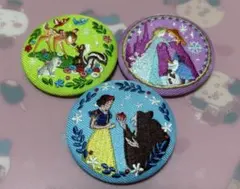 ディズニー　刺繍缶バッジ　アナ雪　バンビ　白雪姫