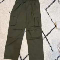 カーキ カーゴパンツ