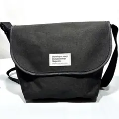 ショルダーバッグ 黒 ナイロン系 軽量 スポーティー