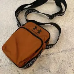 UNDER ARMOUR ショルダーバッグ ブラウン
