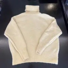 ZARA クリーム色 タートルネックニット