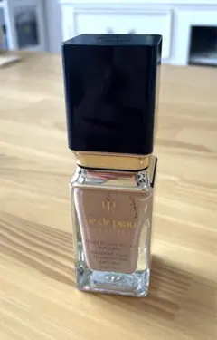 クレドポーボーテ タンフリュイドエクラ ナチュレル 35ml【オークル00
