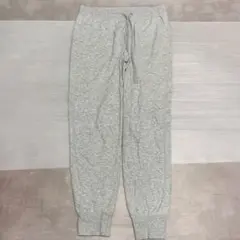 21.ユニクロ　グレー ジョガーパンツ スエットパンツ　ドローストリング付き