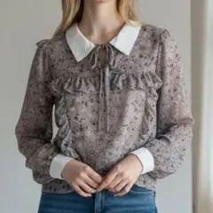 美品 titty＆Co.（ティティーアンドコー）ブラウス フリー グレー 花柄のサムネイル
