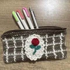 【バラモチーフ】グラフチェック柄ペンケース　ブラウン/編み物/ハンドメイド