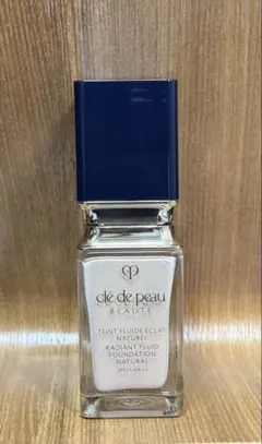 クレ・ド・ポー ボーテ タンフリュイドエクラ ナチュレル オークル10